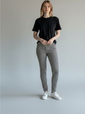 HUE Black & White Houndstooth Skinny Ankle Pants